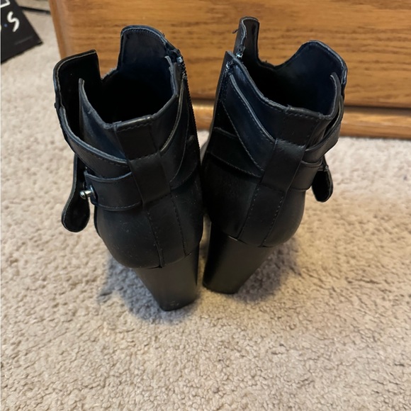Black heeled booties - Picture 4 of 6